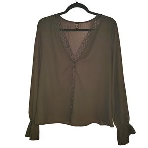 NWOT Emery Rose Black Lace-Like Embroidered Elastic Cuff V-Neck Blouse